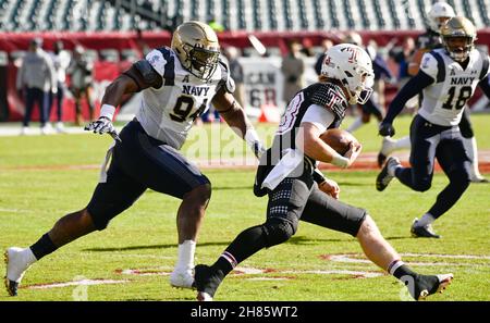 Philadelphie, Pennsylvanie, États-Unis.27 novembre 2021.27 novembre 2021, Philadelphie PA- QB de Temple JUSTIN LYNCH (13) en action contre la Marine à Lincoln Financial Field (Credit image: © Ricky Fitchett/ZUMA Press Wire) Banque D'Images