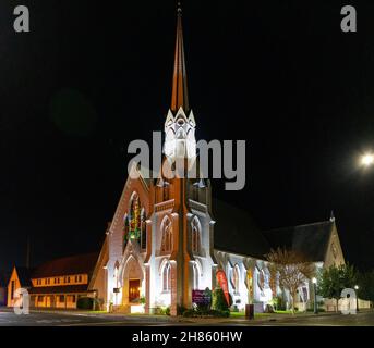 NAPA, ÉTATS-UNIS - 18 avril 2021 : la première église presbytérienne de Napa, en Californie, a été construite en 1874 dans un style architectural néo-ghotique. Banque D'Images