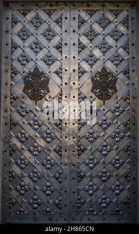 Porte en fer forgé dans la rue Banque D'Images