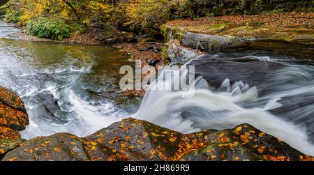 Dunloup Creek Falls avec Fall Color New River gorge National Park, Virginie-Occidentale, Etats-Unis Banque D'Images