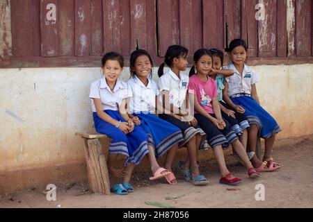 Luang Prabang.Laos.18 novembre 2014.Élèves de l'école primaire de Luang Prabang au Laos.© Iñigo Alzugaray/Alamy stock photo Banque D'Images