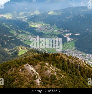 Paysage de la vallée de Stubai. Photographié à la station de ski Schlick 2000, Stubai, Tyrol, Autriche en Septembre Banque D'Images