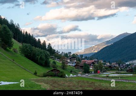 Les formations de nuages Cumulus avec fond de ciel bleu. Photographié à Stubai, Tyrol, Autriche en Septembre Banque D'Images