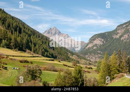 Zernez est un village et une municipalité dans l'Engiadina Bassa Val Müstair/région dans le canton suisse des Grisons. Banque D'Images