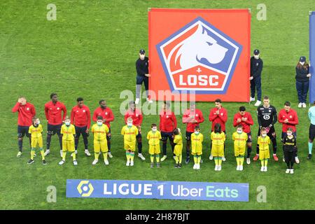 Les joueurs font équipe avec le LOSC lors du championnat français Ligue 1 de football entre le LOSC Lille et le FC Nantes le 27 novembre 2021 au stade Pierre Mauroy à Villeneuve-d'Ascq près de Lille, France - photo : Laurent Sanson/DPPI/LiveMedia Banque D'Images