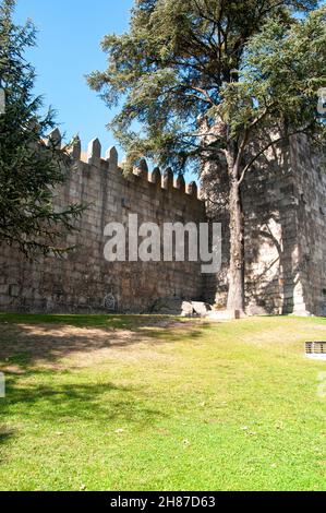 Murs de D. Fernando/Fernandina mur est un château médiéval situé à Porto, Portugal Banque D'Images