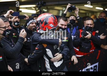 Azcona Mikel (spa), Zengo Motorsport, CUPA Leon Competicion TCR, portrait célébrant sa victoire lors de la course WTCR 2021 de la FIA en Russie, 8e manche de la coupe du monde de tourisme 2021 de la FIA, sur l'Autodrom de Sotchi, du 27 au 28 novembre 2021 à Sotchi,Russie- photo Xavi Bonilla / DPPI - photo: Xavi Bonilla/DPPI/LiveMedia Banque D'Images