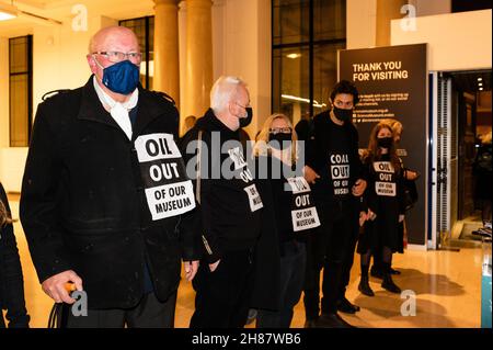 Londres, Royaume-Uni.24 novembre 2021.Extinction rébellion protestation contre le parrainage des musées par les compagnies de combustibles fossiles Banque D'Images