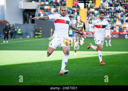 Udine, Italie.28 novembre 2021.Friuli - stade Dacia Arena, Udine, Italie, 28 novembre 2021,Stefano Sturaro (Gênes) en action pendant Udinese Calcio vs Gênes CFC - football italien série A Match Credit: Live Media Publishing Group/Alay Live News Banque D'Images