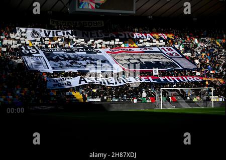 Udine, Italie.28 novembre 2021.Friuli - stade Dacia Arena, Udine, Italie, 28 novembre 2021,Udinese supporters coreography pendant Udinese Calcio vs Gênes CFC - italian soccer série A Match Credit: Live Media Publishing Group/Alay Live News Banque D'Images