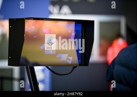 Udine, Italie.28 novembre 2021.L'écran VAR pendant Udinese Calcio vs Gênes CFC, football italien série A match à Udine, Italie, novembre 28 2021 crédit: Agence de photo indépendante / Alamy Live News Banque D'Images