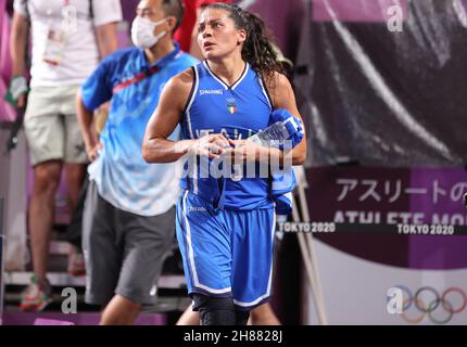 24 JUILLET 2021 - TOKYO, JAPON: Rae Lin d'ALIE, d'Italie, réagit en perdant le 3x3 Basketball Women's Pool Round contre la France lors de la Tokyo 2020 Olympique Banque D'Images