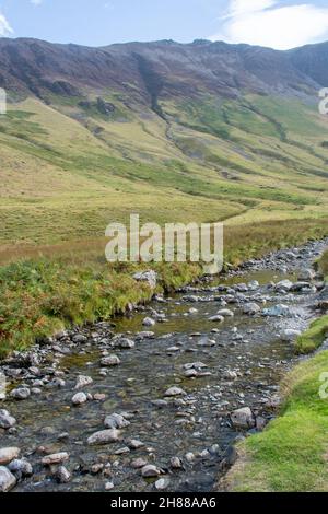 Rocky Stream à Honister Pass Cumbria Banque D'Images