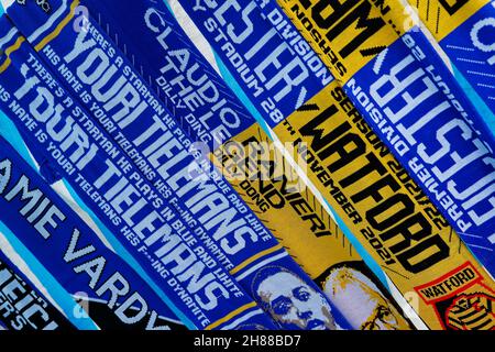 28 novembre 2021 ; The King Power Stadium, Leicester, Leicestershire, Angleterre ; Premier League football,Leicester City contre Watford ; Scarves en vente avant le lancement à l'extérieur du King Power Stadium crédit: Action plus Sports Images/Alay Live News Banque D'Images