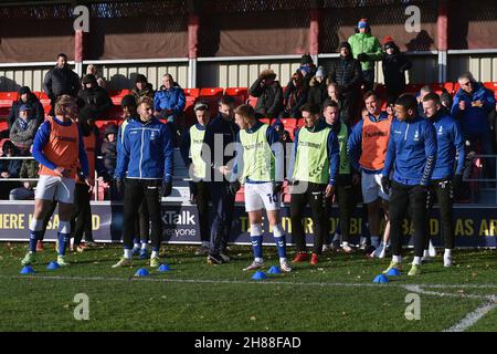 SALFORD, GBR.27 NOV les joueurs d'Oldham s'échauffent lors du match Sky Bet League 2 entre Salford City et Oldham Athletic à Moor Lane, Salford le samedi 27 novembre 2021.(Credit: Eddie Garvey | MI News) Credit: MI News & Sport /Alay Live News Banque D'Images