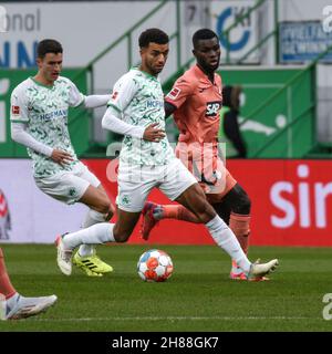 Deutschland, Fuerth, Sportpark Ronhof Thomas Sommer - 27.11.2021 - Fussball, 1.Bundesliga - SpVgg Greuther Fuerth vs. TSG 1899 Hoffenheim image: Timothy Tillman (SpVgg Greuther Fürth,21) en action.Les réglementations DFL interdisent toute utilisation de photographies comme séquences d'images ou quasi-vidéo Banque D'Images