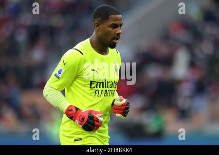 Milan, Italie.28 novembre 2021.Mike Maignan de l'AC Milan pendant la série Un match à Giuseppe Meazza, Milan.Crédit photo à lire: Jonathan Moscrop/Sportimage crédit: Sportimage/Alamy Live News crédit: Sportimage/Alamy Live News Banque D'Images