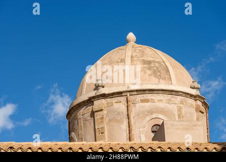 Dôme de l'Église du Saint-Esprit (Chiesa dello Spirito Santo - 1727).Île d'Ortigia, centre historique de Syracuse, île de Sicile Banque D'Images