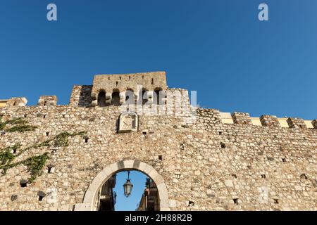 Porte de Catane (Porta Catania), ancienne porte de la ville de Taormina, Messine, île de Sicile, Italie, Europe. Banque D'Images