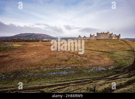 The Ruthven Barracks, monument programmé nr Kingssie, construit par George 11 sur un monticule important.Il est associé aux soulèvements Jacobite. Banque D'Images