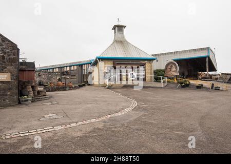 C'est le centre d'accueil de Speyside Cooperage situé à Craigellachie, Aberfour, Moray, Highlands où des visites peuvent être prises pour observer la coopération Banque D'Images