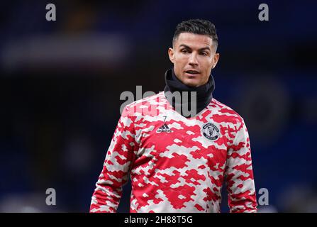 Cristiano Ronaldo de Manchester United s'échauffe avant le match de la Premier League à Stamford Bridge, Londres.Date de la photo: Dimanche 28 novembre 2021. Banque D'Images