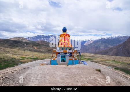 Statue de Bouddha de Langza par jour nuageux Banque D'Images