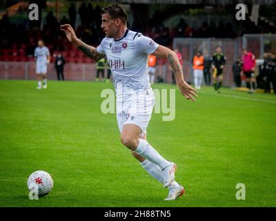 Benevento, Italie.27 novembre 2021.Denis German (Reggina) porte le ballon pendant Benevento Calcio vs Reggina 1914, jeu de football italien Serie B à Benevento, Italie, novembre 27 2021 crédit: Independent photo Agency/Alay Live News Banque D'Images