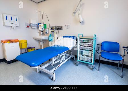 Salle de traitement de l'hôpital à l'infirmerie royale de Leicester.Utilisé pour le traitement de chimiothérapie, les transfusions sanguines et les examens médicaux Banque D'Images