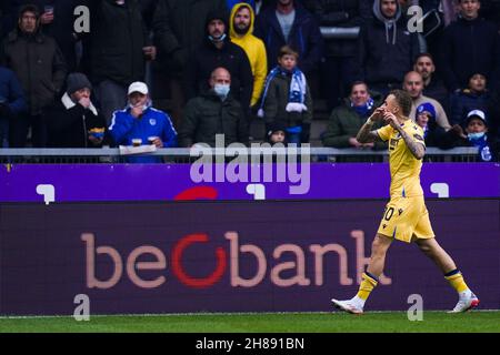 GENK, BELGIQUE - 28 NOVEMBRE : NOA Lang du Club Brugge célèbre après avoir marquant son deuxième but lors du match de la Jupiler Pro League entre KRC Genk et le Club Brugge à la Cegeka Arena le 28 novembre 2021 à Genk, Belgique (photo de Joris Verwijst/Orange Pictures) Banque D'Images