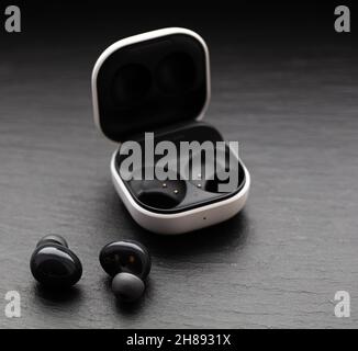 Séoul, Corée du Sud - 28 novembre 2021 : Samsung Galaxy Buds 2 Banque D'Images
