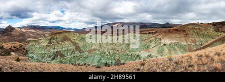 Vue panoramique du bassin bleu dans le monument national de John Day Banque D'Images