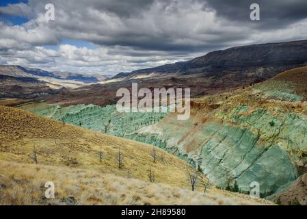 Couleurs du bassin bleu au monument national de john Day Banque D'Images