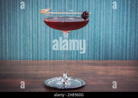 Cocktail de style ancien, servi dans une tasse.Bar italien Banque D'Images