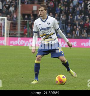 Genova, Italie.27 novembre 2021.Genova (GE), Italia, 27 novembre 2021, stadio Luigi Ferraris, 14Â° giornata Campionato Serie A Tim 2021/2022, incontro tra le escadron dell'UC Sampdoria e dell'Hellas Verona, nella foto: 14 Ivan Ilic Credit: Independent photo Agency/Alay Live News Banque D'Images