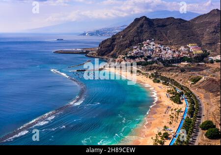San Andres avec la plage pittoresque de Playa de las Teresitas, Tenerife, Espagne Banque D'Images