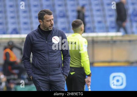 Genova, Italie.27 novembre 2021.Genova (GE), Italia, 27 novembre 2021, stadio Luigi Ferraris, 14Â° giornata Campionato Serie A Tim 2021/2022, incontro tra le escadron dell'UC Sampdoria e dell'Hellas Verona, nella fister: Mister Roberto d'Aoto versa Credit: Independent photo Agency/Alay Live News Banque D'Images