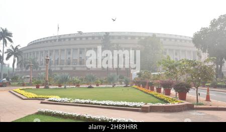 New Delhi, Inde.28 novembre 2021.NEW DELHI, INDE - NOVEMBRE 28 : une vision du Parlement en vue de la session d'hiver du Parlement, le 28 novembre 2021 à New Delhi, Inde.(Photo de Sonu Mehta/Hindustan Times/Sipa USA) crédit: SIPA USA/Alay Live News Banque D'Images