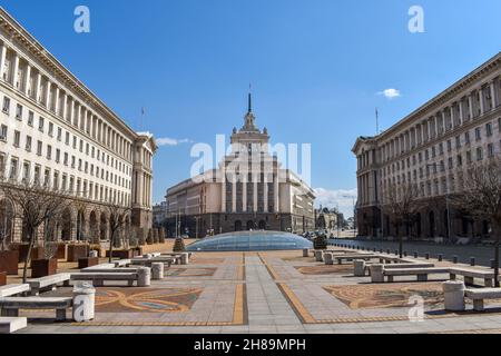 Sofia, Bulgarie - 13 mars 2020 : Maison de l'Assemblée nationale, ancienne Maison du Parti communiste bulgare située sur l'indépendance Banque D'Images