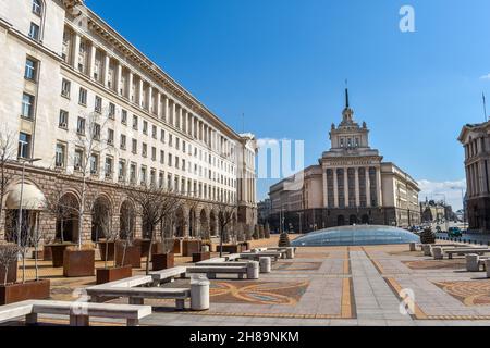 Sofia, Bulgarie - 13 mars 2020 : Maison de l'Assemblée nationale, ancienne Maison du Parti communiste bulgare située sur l'indépendance Banque D'Images