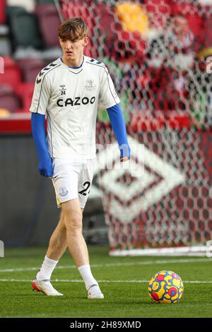 Londres, Royaume-Uni.28 novembre 2021.Anthony Gordon d'Everton se réchauffe avant le match de la Premier League au Brentford Community Stadium, à Londres.Crédit photo à lire: Kieran Cleeves/Sportimage crédit: Sportimage/Alay Live News Banque D'Images