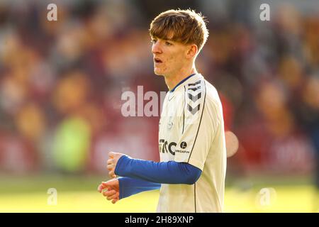 Londres, Royaume-Uni.28 novembre 2021.Anthony Gordon d'Everton se réchauffe avant le match de la Premier League au Brentford Community Stadium, à Londres.Crédit photo à lire: Kieran Cleeves/Sportimage crédit: Sportimage/Alay Live News Banque D'Images