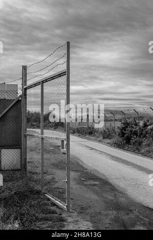 Piste de ferme à portes ouvertes en monochrome Banque D'Images