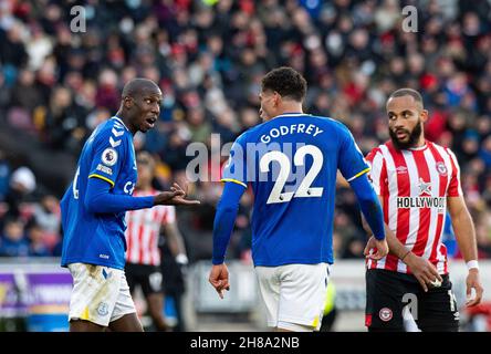 Brentford, Royaume-Uni.28 novembre 2021.Everton Abdoulaye Doucours et Everton Ben Godfrey lors du match de la Premier League entre Brentford et Everton au stade communautaire de Brentford, Brentford, Angleterre, le 28 novembre 2021.Photo par Andrew Aleksiejczuk/Prime Media Images.Crédit : Prime Media Images/Alamy Live News Banque D'Images