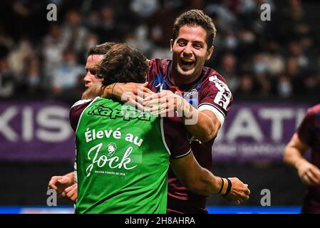 Nanterre, France, France.28 novembre 2021.Santiago CORDERO POCIELLO-ARGERICH de Bordeaux Célébrez son essai avec ses coéquipiers lors du TOP 14 du match entre Racing 92 et Union Bordeaux Begles (UBB) au Paris la Defense Arena le 28 novembre 2021 à Nanterre près de Paris, en France.(Image de crédit : © Matthieu Mirville/ZUMA Press Wire) Banque D'Images