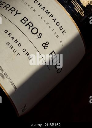 Étiquette sur le devant de la bouteille de Berry Bros et de champagne Rudd, un fournisseur de vin haut de gamme à St James et Pall Mall, c'est leur variété maison. Banque D'Images