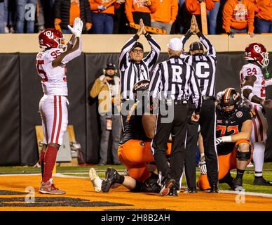 Stillwater, Oklahoma, États-Unis.27 novembre 2021.L'équipe spéciale des Oklahoma Sooners a forcé les Oklahoma State Cowboys à se protéger le samedi 27 novembre 2021 au stade Boone Pickens à Stillwater, Oklahoma.(Image de crédit : © Nicholas Rutledge/ZUMA Press Wire) Banque D'Images