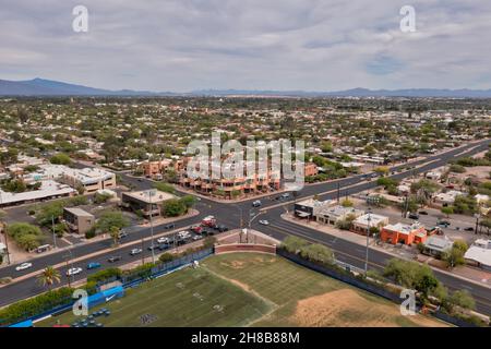 Université de l'Arizona, terrain vert et logement étudiant, vue aérienne. Banque D'Images