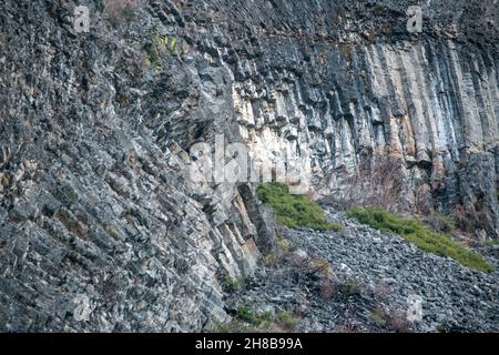 Les colonnes des géants, situées dans la forêt nationale de Stanislaus en Californie, sont faites de colonnes de basalte, semblables à celles de Devil's Postpile. Banque D'Images