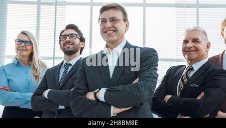groupe de collègues heureux debout ensemble Banque D'Images